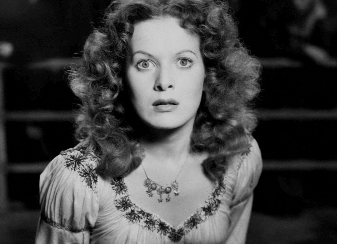 7 Stunning Shots of the Fiery, Fantastic Maureen O'Hara Best Movies